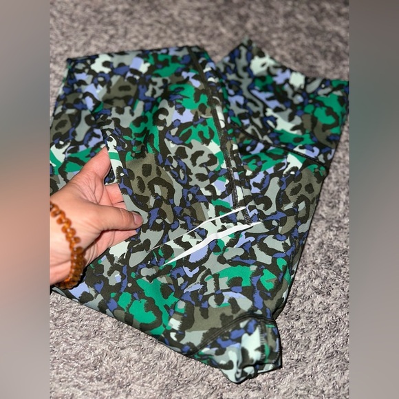 Women’s Offline by Aerie Green Blue Camo Goals 7/8 High Ride Leggings Size Large - Picture 9 of 9